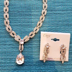 Elegant Tear Drop necklace with Earrings